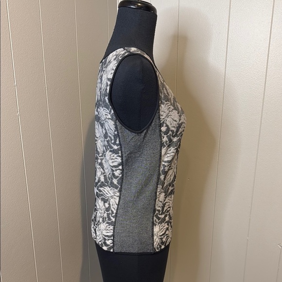 Armani Collezioni Women’s Small Black and White Fitted Knit Tank Top - Picture 3 of 5